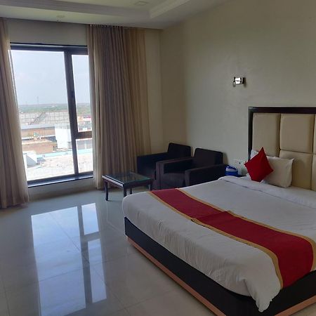 จันทรา แกรนด์ Hotel จ๊อดปูร์ ภายนอก รูปภาพ