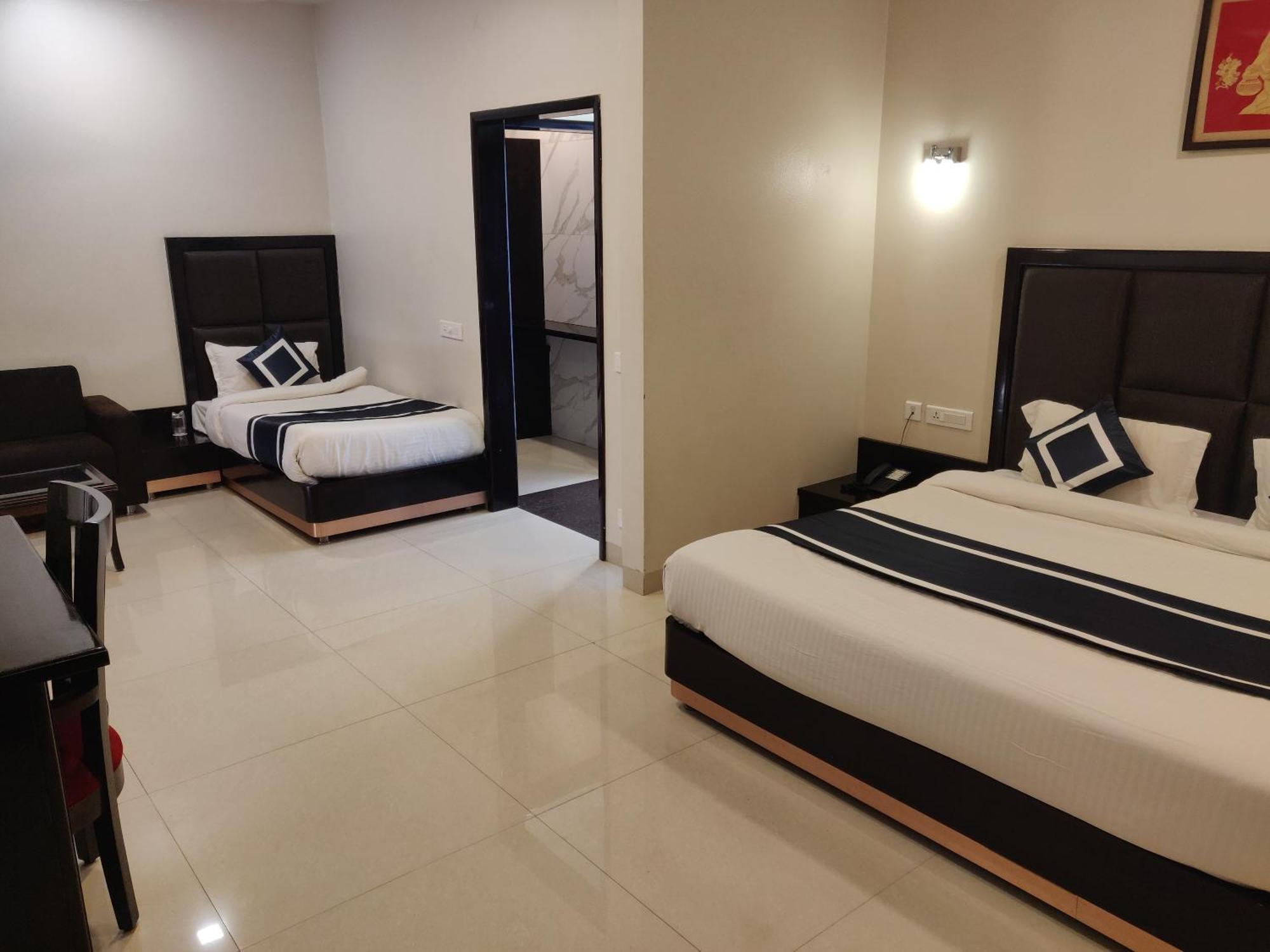 จันทรา แกรนด์ Hotel จ๊อดปูร์ ภายนอก รูปภาพ