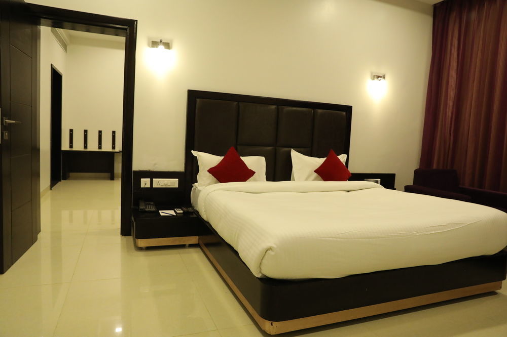 จันทรา แกรนด์ Hotel จ๊อดปูร์ ภายนอก รูปภาพ