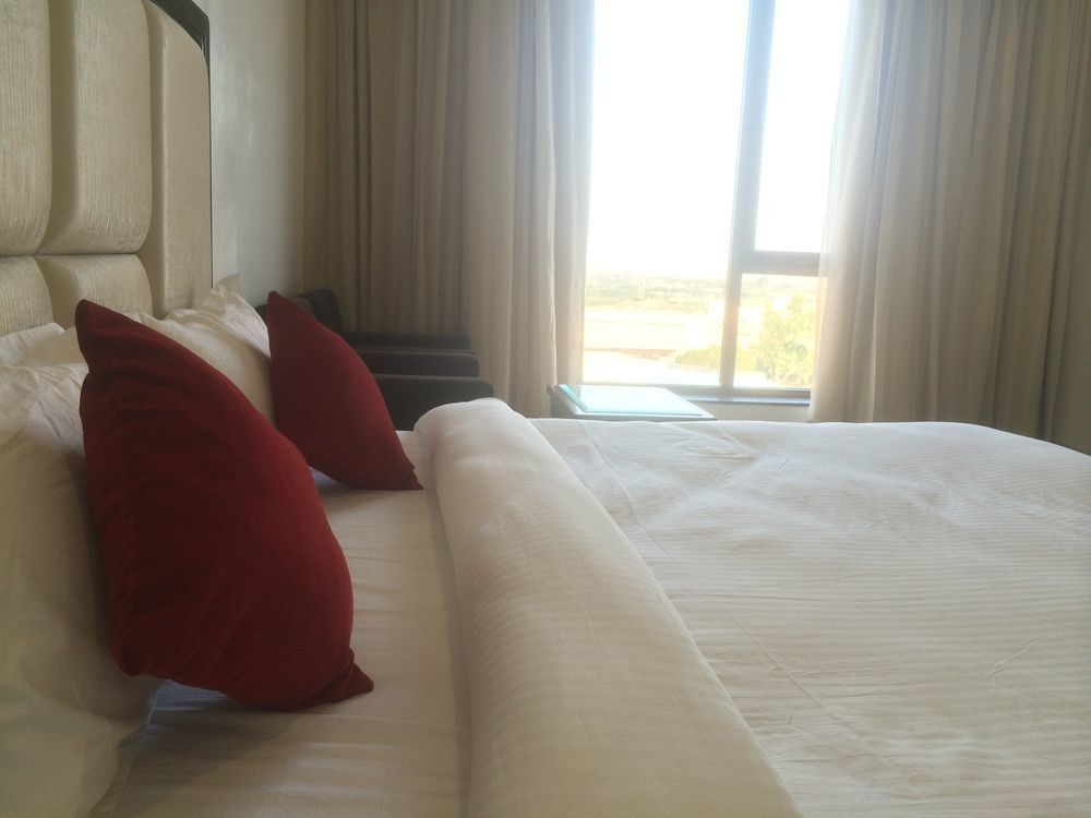 จันทรา แกรนด์ Hotel จ๊อดปูร์ ภายนอก รูปภาพ