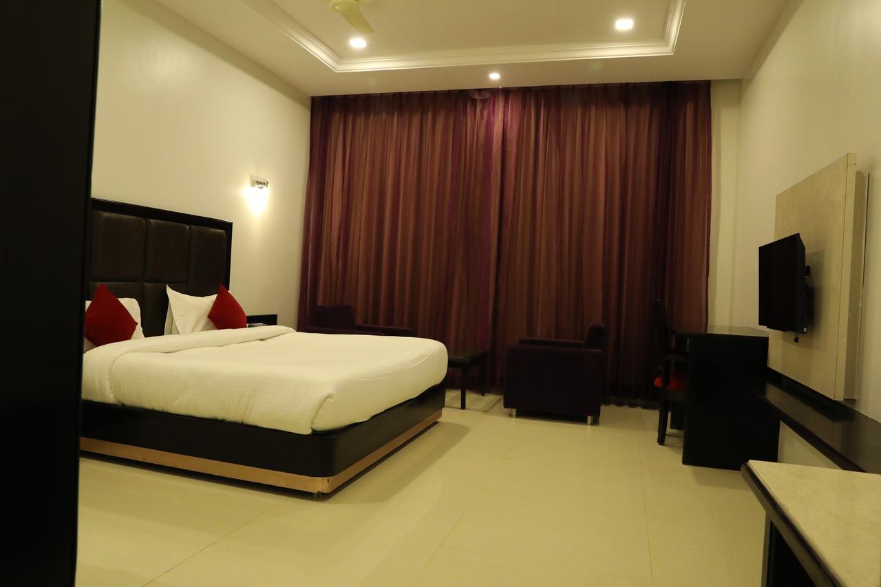 จันทรา แกรนด์ Hotel จ๊อดปูร์ ภายนอก รูปภาพ